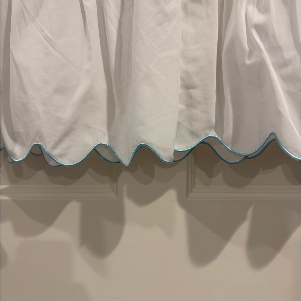Elegant White Button-Up Mini Dress - Picture 2 of 6